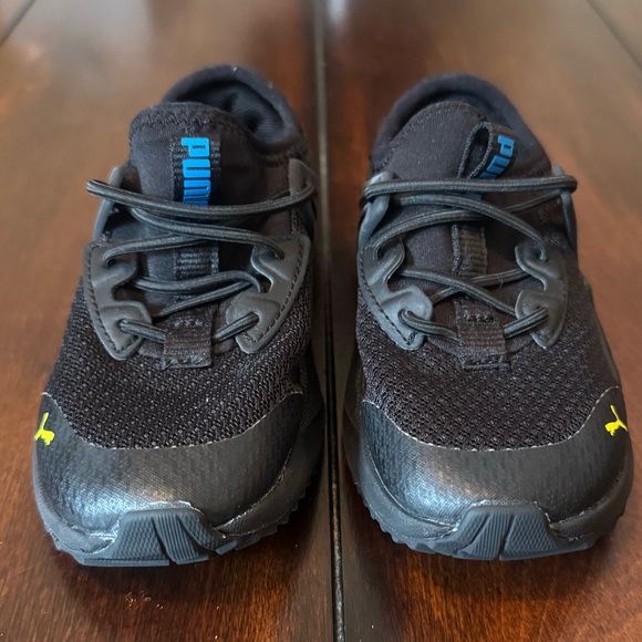 Puma Pacer Future Kids Black Slip-on Sneakers with Blue & Yellow Accents Size 9C - Picture 4 of 9